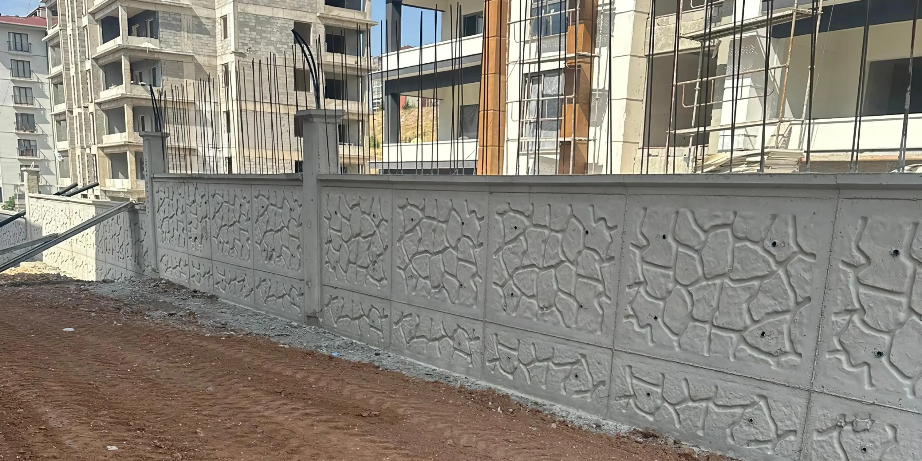 Ankara bahçe duvarı yapımı - beton desenli kalıp uygulaması
